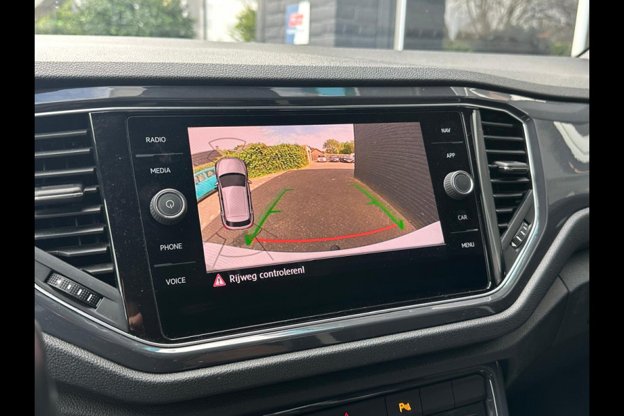 Volkswagen T-Roc 1.5 Sport R-Line, Two-Tone, Automaat, Bluetooth, CarPlay, Camera, Cruise, Trekhaak, PDC