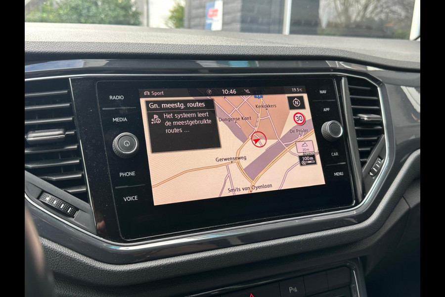 Volkswagen T-Roc 1.5 Sport R-Line, Two-Tone, Automaat, Bluetooth, CarPlay, Camera, Cruise, Trekhaak, PDC