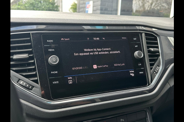 Volkswagen T-Roc 1.5 Sport R-Line, Two-Tone, Automaat, Bluetooth, CarPlay, Camera, Cruise, Trekhaak, PDC