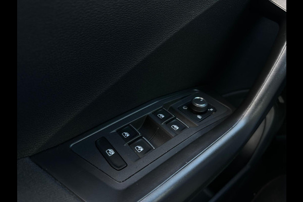 Volkswagen T-Roc 1.5 Sport R-Line, Two-Tone, Automaat, Bluetooth, CarPlay, Camera, Cruise, Trekhaak, PDC