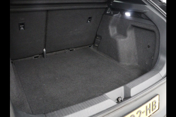 Volkswagen ID.4 Life 77 kWh | SOH 90.9% | Stoel & Stuurverwarming | Parkeerhulp | Adaptive cruise | navigatie | DAB+ | Carplay | Bluetooth | Climate control | Sfeerverlichting