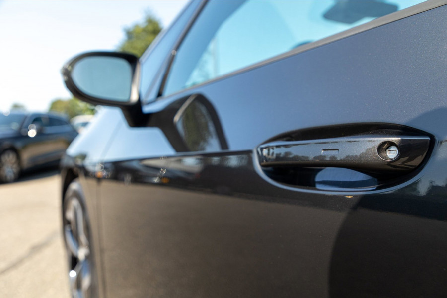 Volkswagen ID.3 First Plus 58 kWh Soh 89% I Panoramadak I Trekhaak I Cruise I Camera I Ergo Active I Zeer netjes