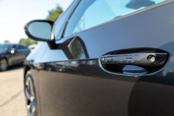 Volkswagen ID.3 First Plus 58 kWh Soh 89% I Panoramadak I Trekhaak I Cruise I Camera I Ergo Active I Zeer netjes