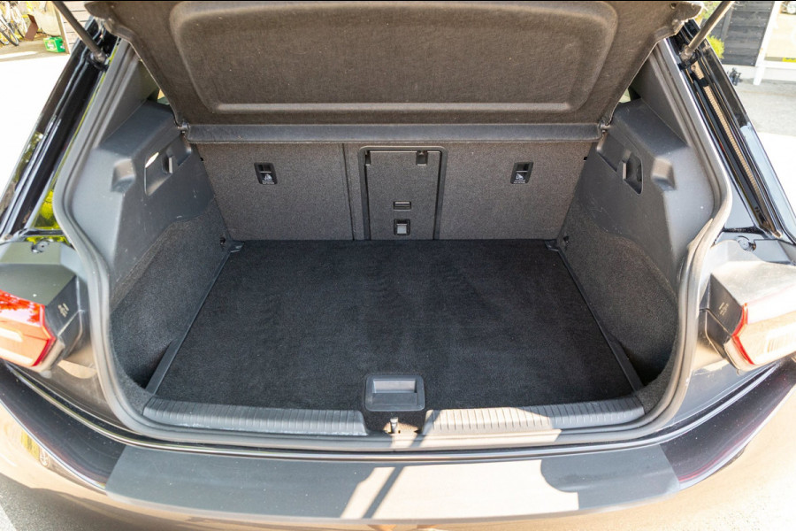 Volkswagen ID.3 First Plus 58 kWh Soh 89% I Panoramadak I Trekhaak I Cruise I Camera I Ergo Active I Zeer netjes