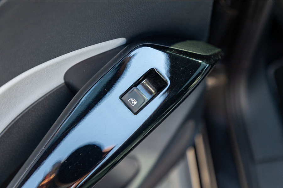 Volkswagen ID.3 First Plus 58 kWh Soh 89% I Panoramadak I Trekhaak I Cruise I Camera I Ergo Active I Zeer netjes