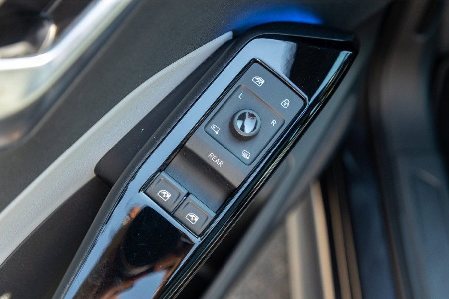 Volkswagen ID.3 First Plus 58 kWh Soh 89% I Panoramadak I Trekhaak I Cruise I Camera I Ergo Active I Zeer netjes