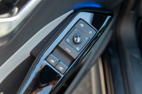 Volkswagen ID.3 First Plus 58 kWh Soh 89% I Panoramadak I Trekhaak I Cruise I Camera I Ergo Active I Zeer netjes