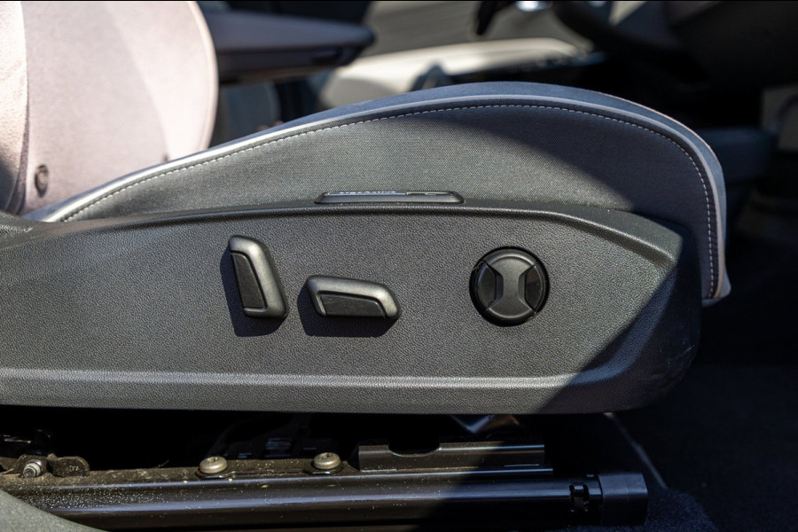 Volkswagen ID.3 First Plus 58 kWh Soh 89% I Panoramadak I Trekhaak I Cruise I Camera I Ergo Active I Zeer netjes
