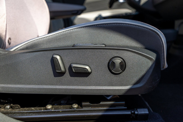 Volkswagen ID.3 First Plus 58 kWh Soh 89% I Panoramadak I Trekhaak I Cruise I Camera I Ergo Active I Zeer netjes
