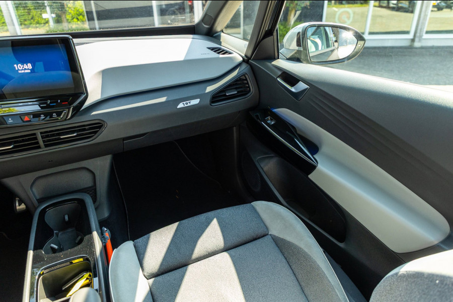 Volkswagen ID.3 First Plus 58 kWh Soh 89% I Panoramadak I Trekhaak I Cruise I Camera I Ergo Active I Zeer netjes