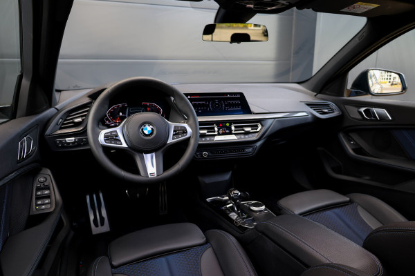 BMW 1-serie 118i Executive Edition | NAP! | PANO | M-SPORT | CAMERA | CARPLAY | LED |