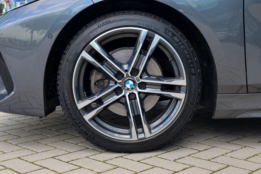 BMW 1-serie 118i Executive Edition | NAP! | PANO | M-SPORT | CAMERA | CARPLAY | LED |