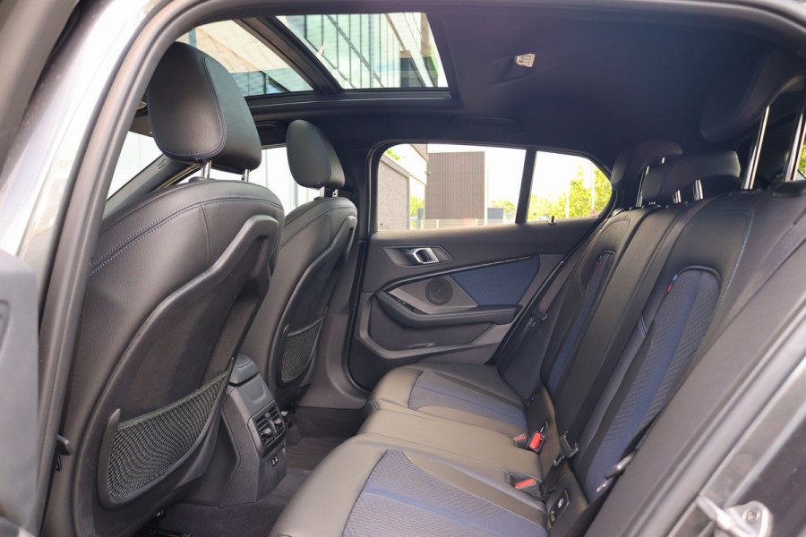 BMW 1-serie 118i Executive Edition | NAP! | PANO | M-SPORT | CAMERA | CARPLAY | LED |