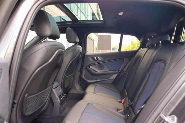 BMW 1-serie 118i Executive Edition | NAP! | PANO | M-SPORT | CAMERA | CARPLAY | LED |