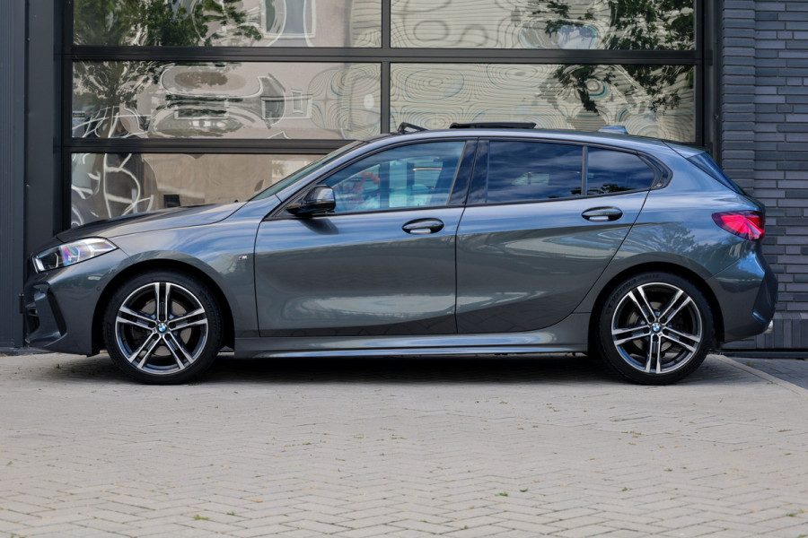 BMW 1-serie 118i Executive Edition | NAP! | PANO | M-SPORT | CAMERA | CARPLAY | LED |
