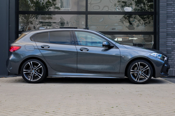 BMW 1-serie 118i Executive Edition | NAP! | PANO | M-SPORT | CAMERA | CARPLAY | LED |