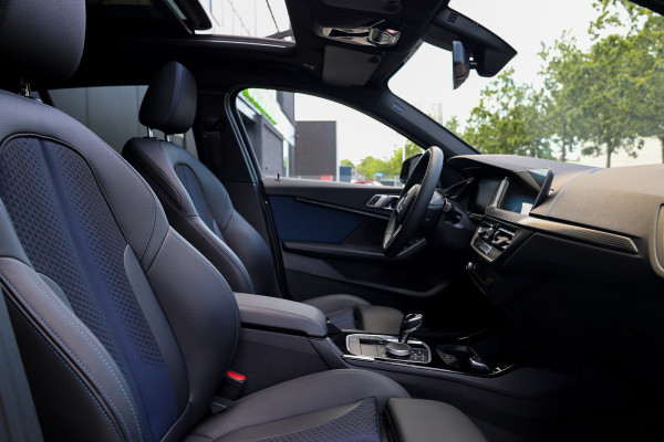 BMW 1-serie 118i Executive Edition | NAP! | PANO | M-SPORT | CAMERA | CARPLAY | LED |