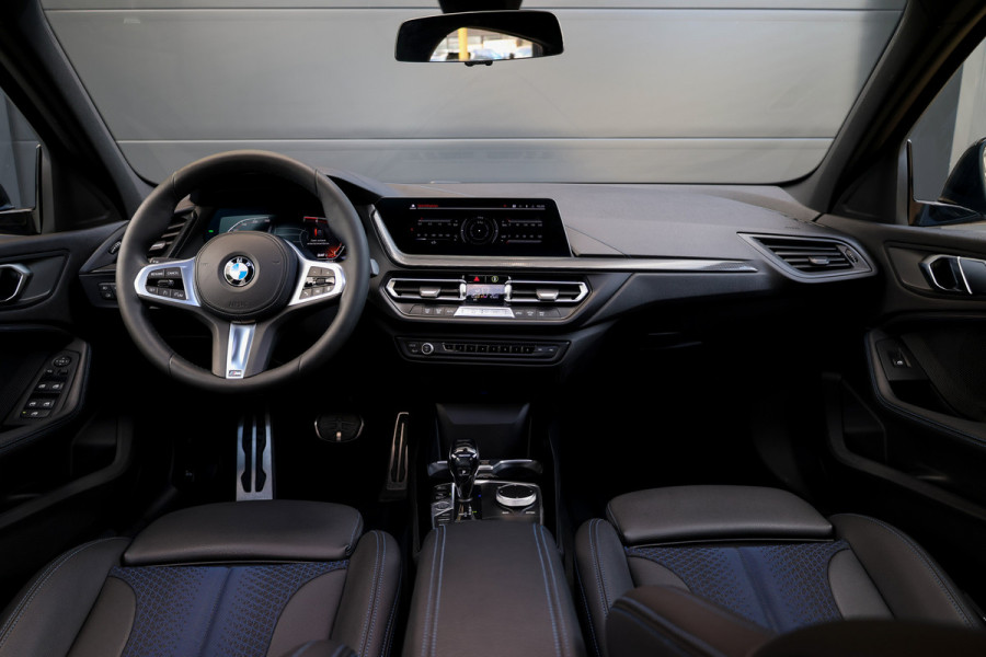 BMW 1-serie 118i Executive Edition | NAP! | PANO | M-SPORT | CAMERA | CARPLAY | LED |