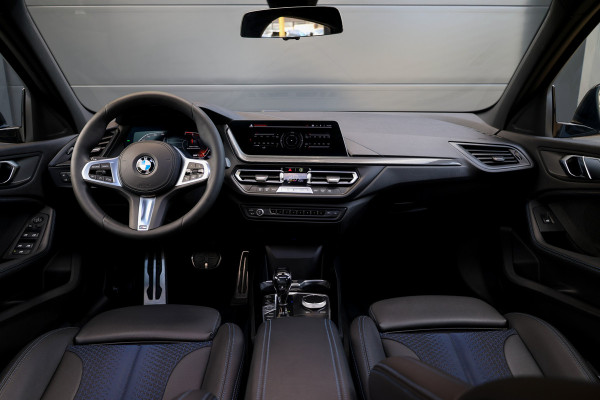 BMW 1-serie 118i Executive Edition | NAP! | PANO | M-SPORT | CAMERA | CARPLAY | LED |