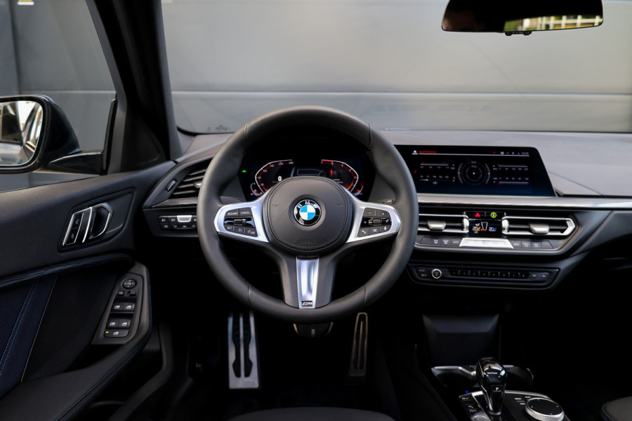 BMW 1-serie 118i Executive Edition | NAP! | PANO | M-SPORT | CAMERA | CARPLAY | LED |