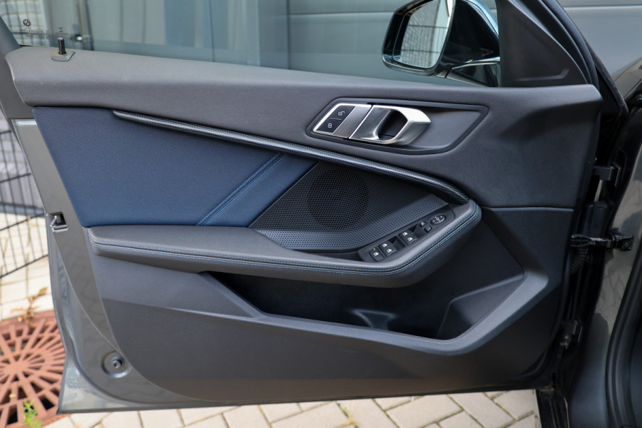 BMW 1-serie 118i Executive Edition | NAP! | PANO | M-SPORT | CAMERA | CARPLAY | LED |