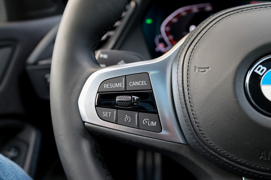 BMW 1-serie 118i Executive Edition | NAP! | PANO | M-SPORT | CAMERA | CARPLAY | LED |
