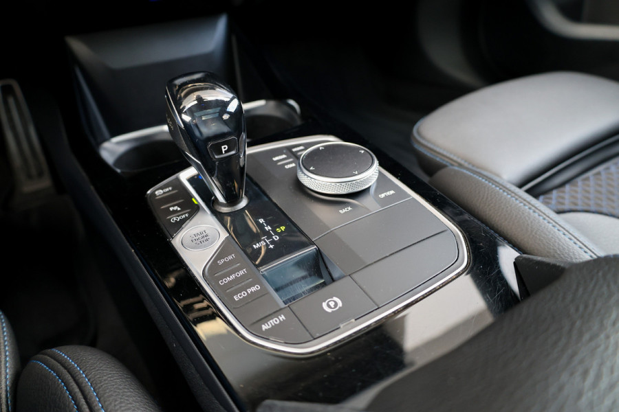 BMW 1-serie 118i Executive Edition | NAP! | PANO | M-SPORT | CAMERA | CARPLAY | LED |