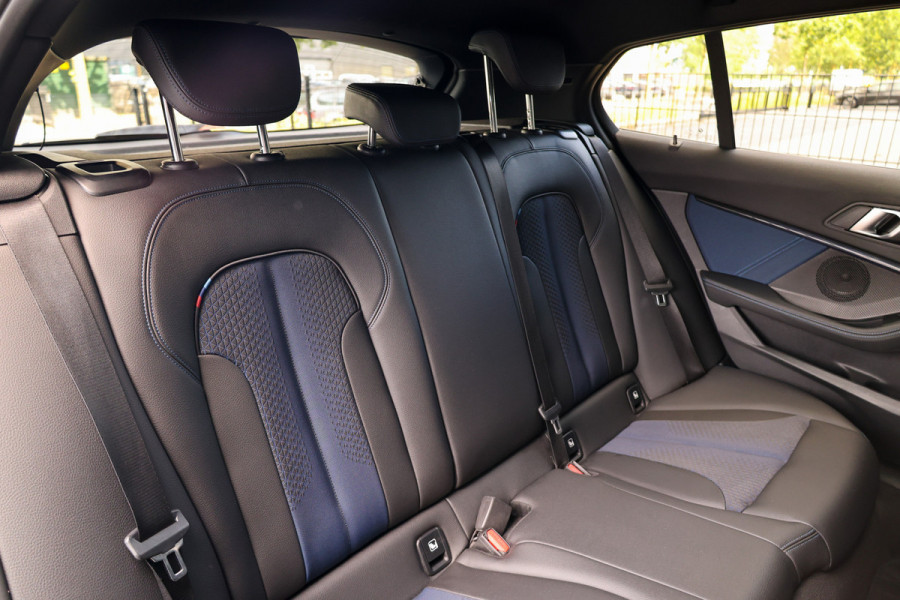 BMW 1-serie 118i Executive Edition | NAP! | PANO | M-SPORT | CAMERA | CARPLAY | LED |
