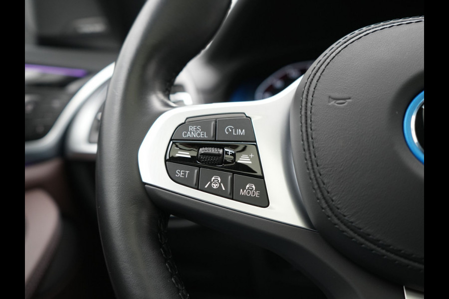 BMW iX3 M Sport High Executive 80 kWh 286pk Dealer O.H. SOH 95% | Trekhaak Af Fabriek | Panodak | Head Up | 360 Camera | Harman / Kardon | Lederen Sportstoelen Memory & Verwarmd | Keyless | Blis | Sfeerverlichting | 20"L.M | Adaptive LED |