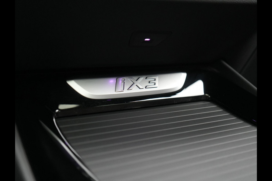 BMW iX3 M Sport High Executive 80 kWh 286pk Dealer O.H. SOH 95% | Trekhaak Af Fabriek | Panodak | Head Up | 360 Camera | Harman / Kardon | Lederen Sportstoelen Memory & Verwarmd | Keyless | Blis | Sfeerverlichting | 20"L.M | Adaptive LED |