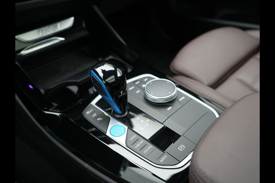 BMW iX3 M Sport High Executive 80 kWh 286pk Dealer O.H. SOH 95% | Trekhaak Af Fabriek | Panodak | Head Up | 360 Camera | Harman / Kardon | Lederen Sportstoelen Memory & Verwarmd | Keyless | Blis | Sfeerverlichting | 20"L.M | Adaptive LED |
