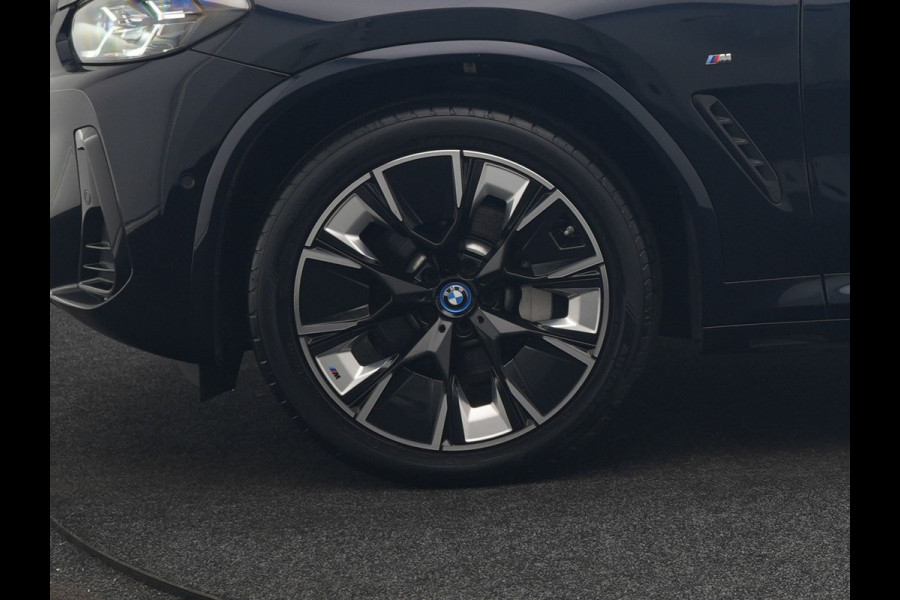 BMW iX3 M Sport High Executive 80 kWh 286pk Dealer O.H. SOH 95% | Trekhaak Af Fabriek | Panodak | Head Up | 360 Camera | Harman / Kardon | Lederen Sportstoelen Memory & Verwarmd | Keyless | Blis | Sfeerverlichting | 20"L.M | Adaptive LED |