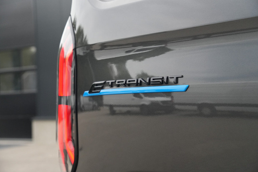 Ford E-Transit Custom 340 L2H1 Limited 71 kWh 218pk - AGR Bestuurdersstoel - Trekhaak - ACC - B&O - Navi - Stoel/Stuurverwarming - 360 Camera - Blinds