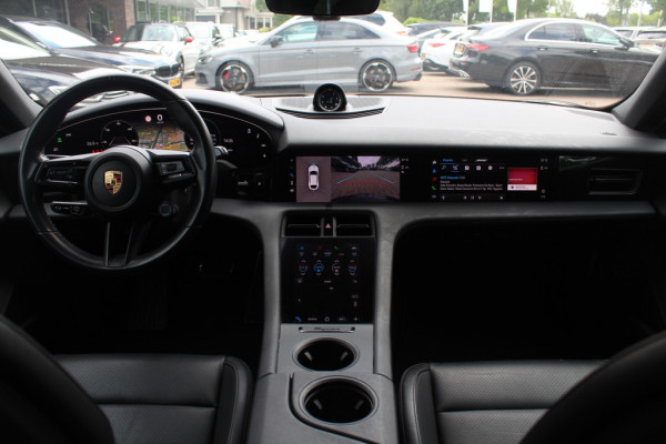 Porsche Taycan Sport Turismo 93 kWh / SoH 92,5% / Panoramadak / Camera / Passenger Display / Adaptieve Stoelen / Luchtvering / 21'' / Keyless / Sportchrono / CarPlay / Stoel+Stuurverwarming / Dodehoek / DAB / ACC / Warmtepomp