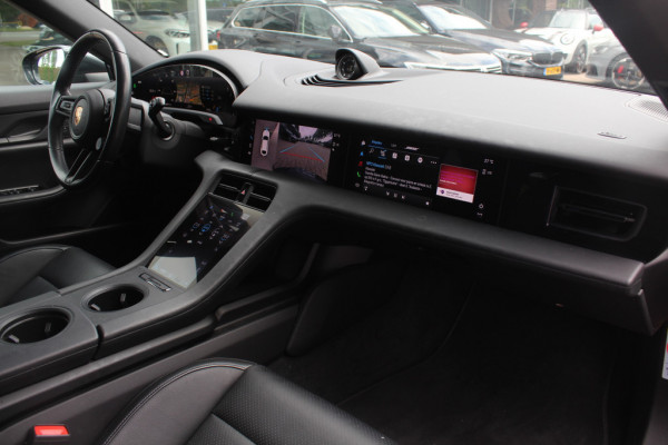 Porsche Taycan Sport Turismo 93 kWh / SoH 92,5% / Panoramadak / Camera / Passenger Display / Adaptieve Stoelen / Luchtvering / 21'' / Keyless / Sportchrono / CarPlay / Stoel+Stuurverwarming / Dodehoek / DAB / ACC / Warmtepomp