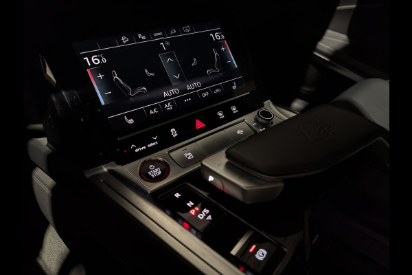 Audi SQ8 Sportback e-tron SQ8 115 kWh | Valcona Leder | Panoramadak | Trekhaak | 22'' | Matrix LED | Memory | B&O |