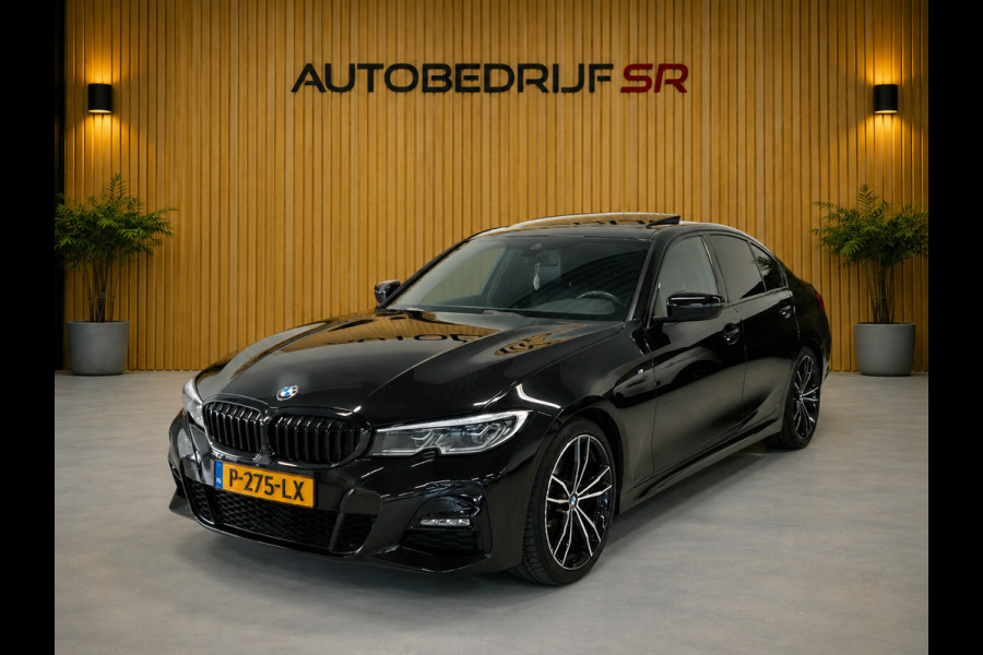BMW 3-serie 320i Executive Edition Panoramadak! M Pakket! Laser Koplampen! Sfeerverlichting!