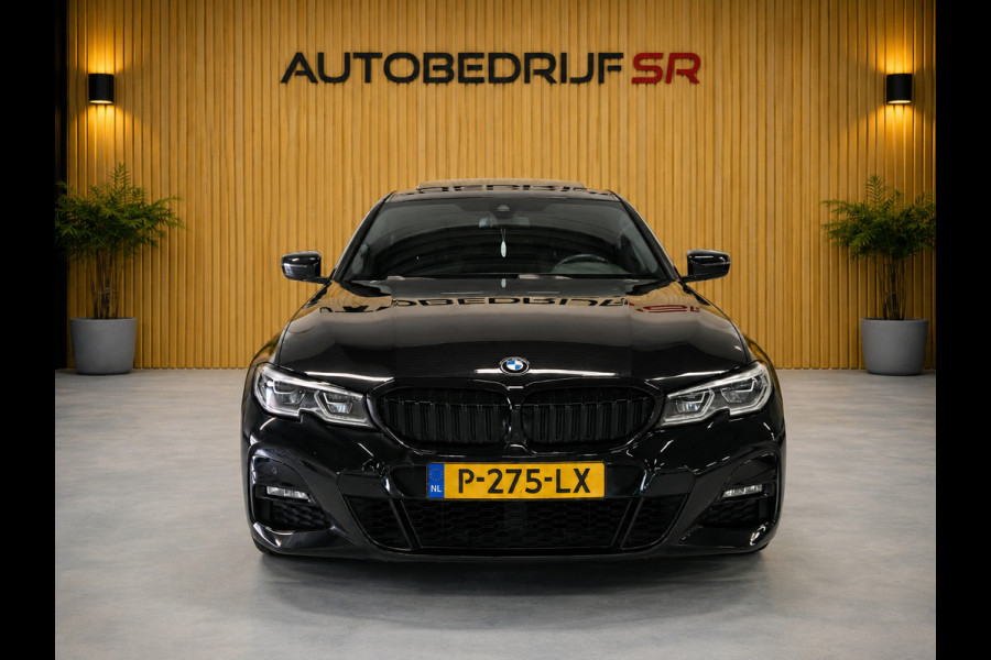 BMW 3-serie 320i Executive Edition Panoramadak! M Pakket! Laser Koplampen! Sfeerverlichting!