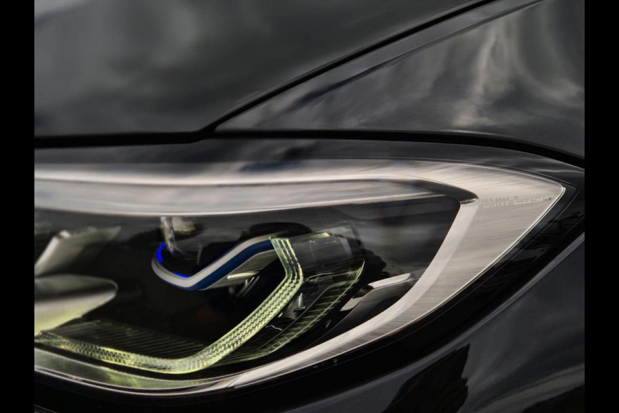 BMW 3-serie 320i Executive Edition Panoramadak! M Pakket! Laser Koplampen! Sfeerverlichting!