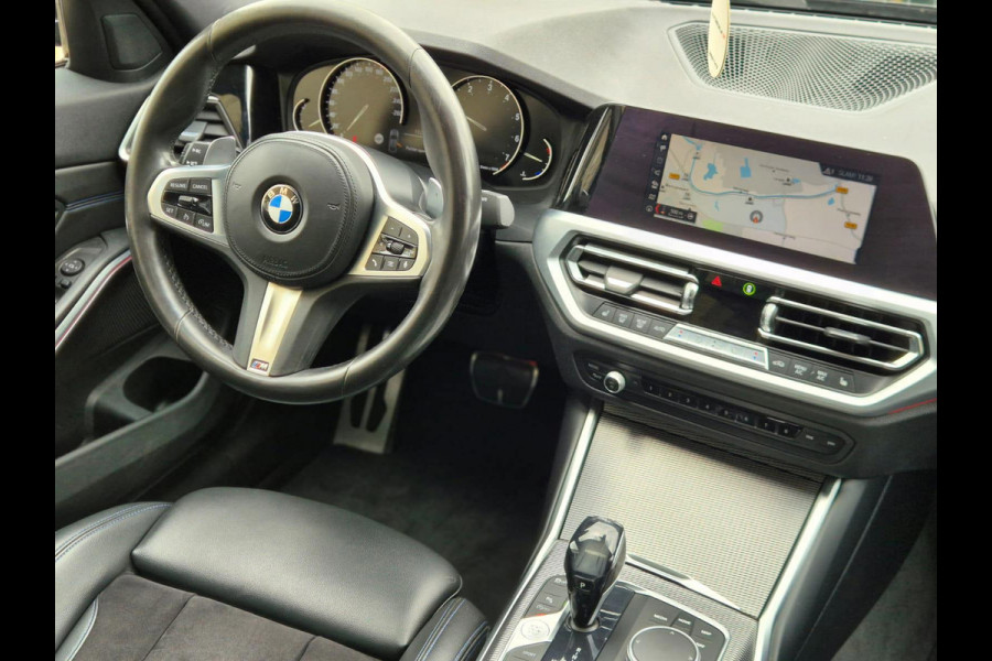 BMW 3-serie 320i Executive Edition Panoramadak! M Pakket! Laser Koplampen! Sfeerverlichting!