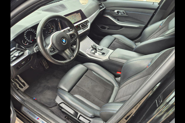 BMW 3-serie 320i Executive Edition Panoramadak! M Pakket! Laser Koplampen! Sfeerverlichting!