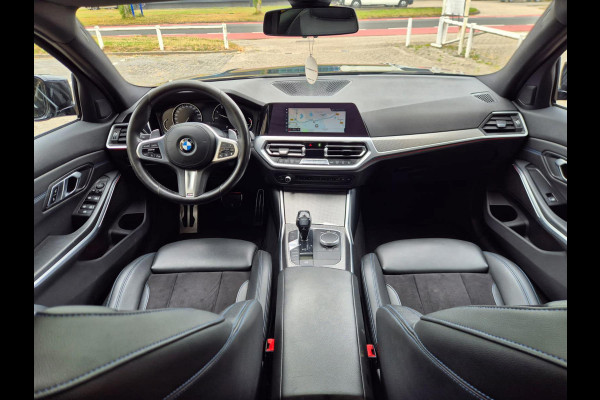 BMW 3-serie 320i Executive Edition Panoramadak! M Pakket! Laser Koplampen! Sfeerverlichting!