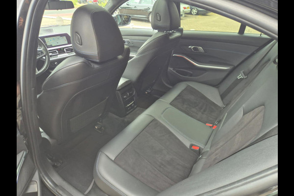 BMW 3-serie 320i Executive Edition Panoramadak! M Pakket! Laser Koplampen! Sfeerverlichting!
