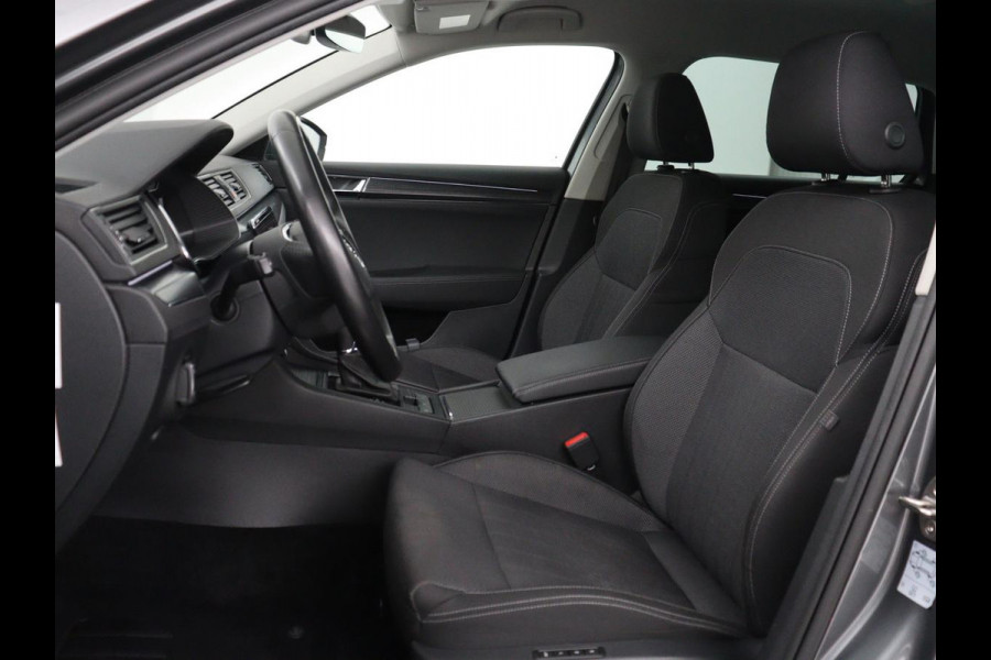Škoda Superb Combi 1.4 TSI iV Business Edition Plus | SOH 93,2% | Camera | Cruise control | Navigatie | DAB+ | Carplay | Climate control | Sfeerverlichting