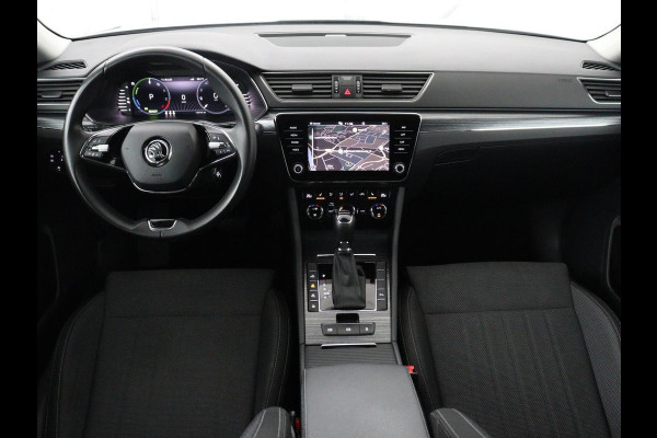 Škoda Superb Combi 1.4 TSI iV Business Edition Plus | SOH 93,2% | Camera | Cruise control | Navigatie | DAB+ | Carplay | Climate control | Sfeerverlichting