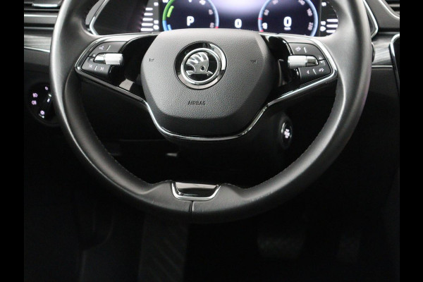 Škoda Superb Combi 1.4 TSI iV Business Edition Plus | SOH 93,2% | Camera | Cruise control | Navigatie | DAB+ | Carplay | Climate control | Sfeerverlichting