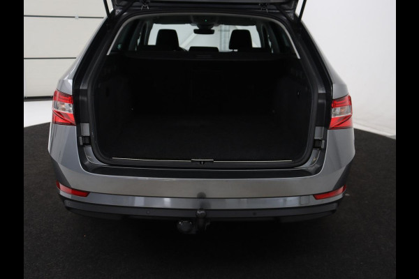 Škoda Superb Combi 1.4 TSI iV Business Edition Plus | SOH 93,2% | Camera | Cruise control | Navigatie | DAB+ | Carplay | Climate control | Sfeerverlichting