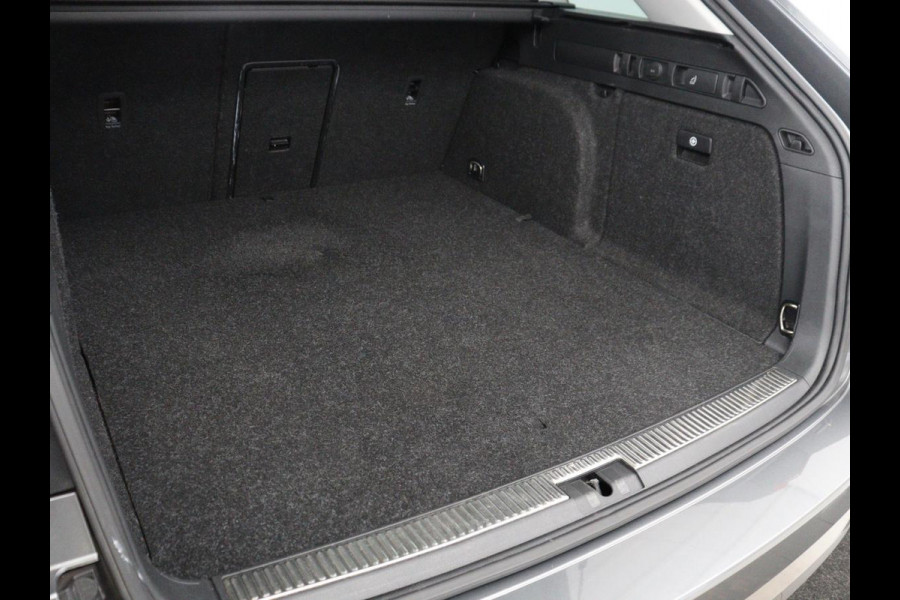 Škoda Superb Combi 1.4 TSI iV Business Edition Plus | SOH 93,2% | Camera | Cruise control | Navigatie | DAB+ | Carplay | Climate control | Sfeerverlichting