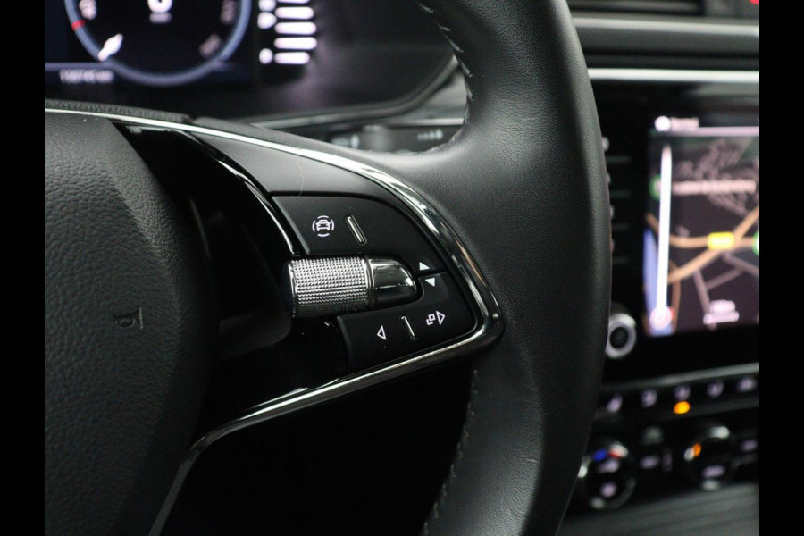 Škoda Superb Combi 1.4 TSI iV Business Edition Plus | SOH 93,2% | Camera | Cruise control | Navigatie | DAB+ | Carplay | Climate control | Sfeerverlichting