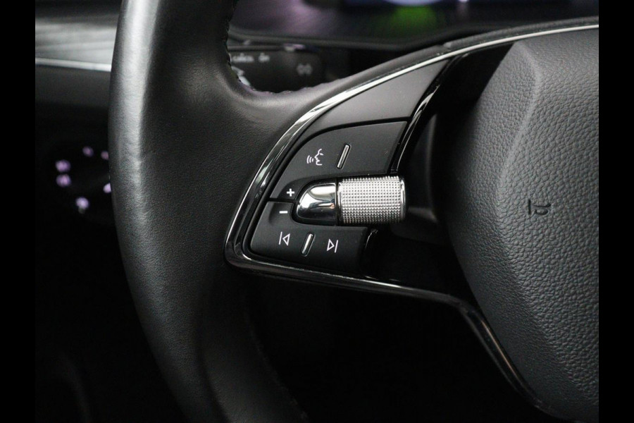Škoda Superb Combi 1.4 TSI iV Business Edition Plus | SOH 93,2% | Camera | Cruise control | Navigatie | DAB+ | Carplay | Climate control | Sfeerverlichting